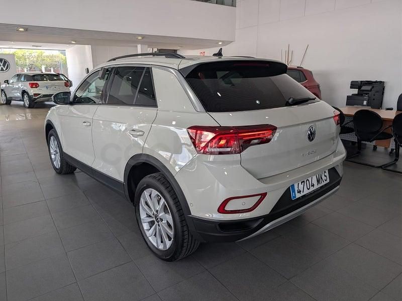 Usado VW T-Roc Life 110 CV (80 kW) 2023 Beige SUV