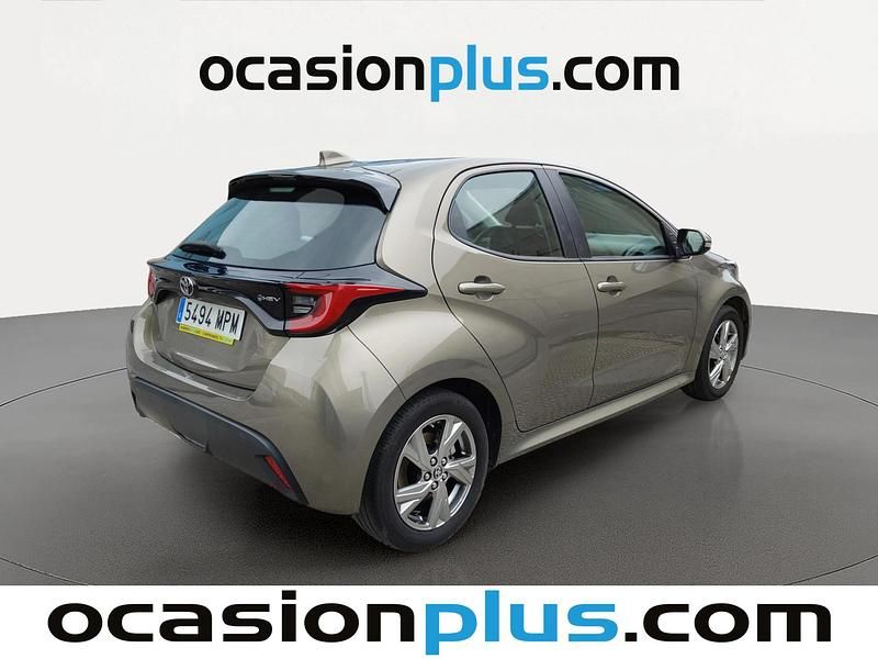 Usado Toyota Yaris Hybrid Active 116 CV (85 kW) 2024 Marrón Berlina