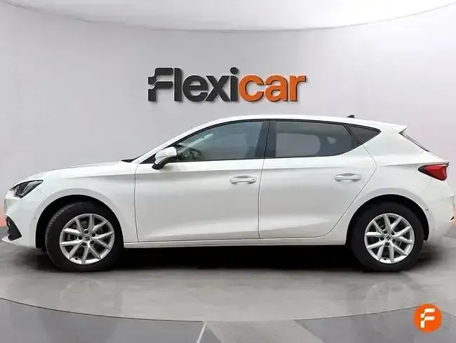 Usado Seat Leon Style 110 CV (80 kW) 2024 Blanco