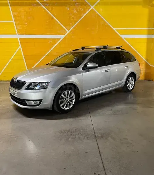 Usado Skoda Octavia Style 110 CV (80 kW) 2015 Gris / plata Familiar