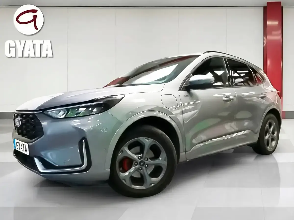 Usado Ford Kuga ST-Line X 243 CV (178 kW) 2025 Gris SUV