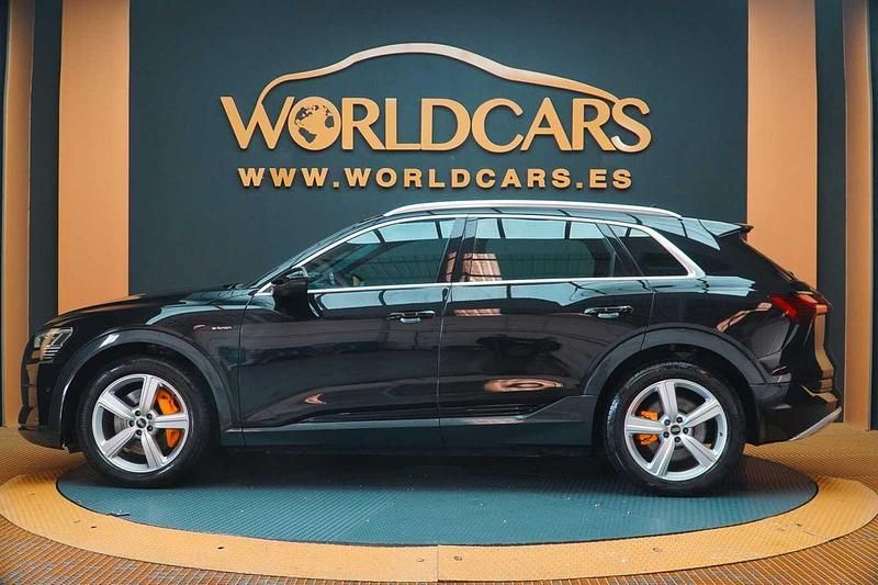 Usado Audi e-tron Ambiente 300 kW (408 CV) 2022 Negro SUV