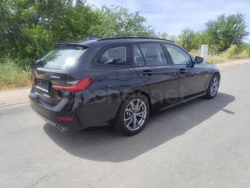 Usado BMW 330e Sport Line 292 CV (214 kW) 2022 Negro Familiar