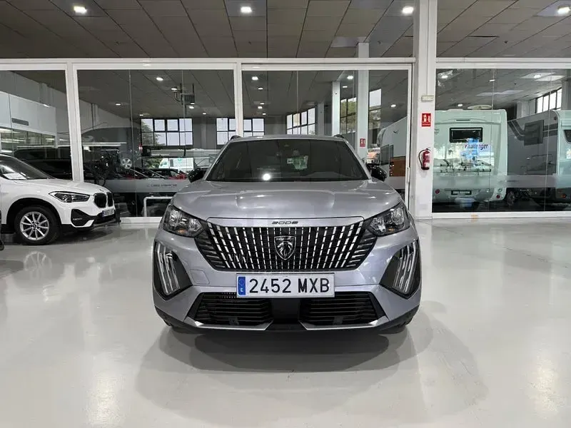 Usado Peugeot 2008 Allure 100 CV (73 kW) 2025 Gris / plata SUV