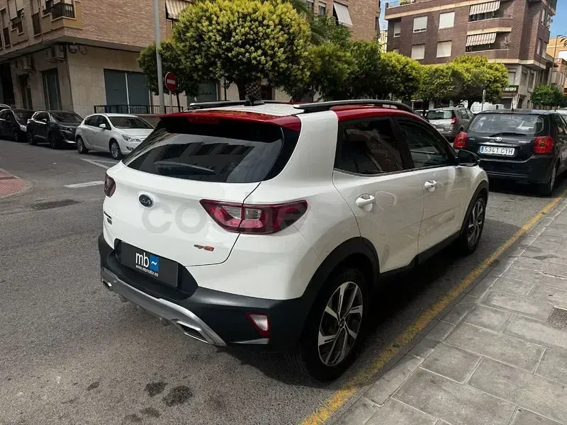 Usado Kia Stonic GT-Line 120 CV (88 kW) 2021 Blanco SUV