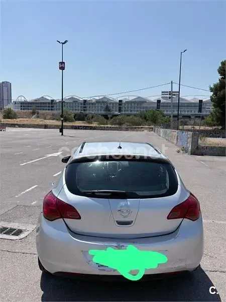 Usado Opel Astra Selective 110 CV (80 kW) 2012 Gris / plata Berlina