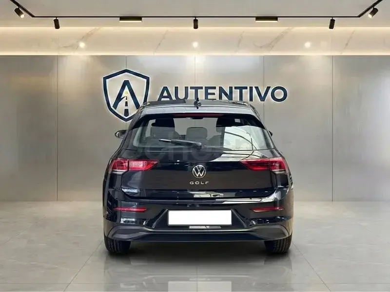 Usado VW Golf VIII 110 CV (80 kW) 2020 Negro Berlina