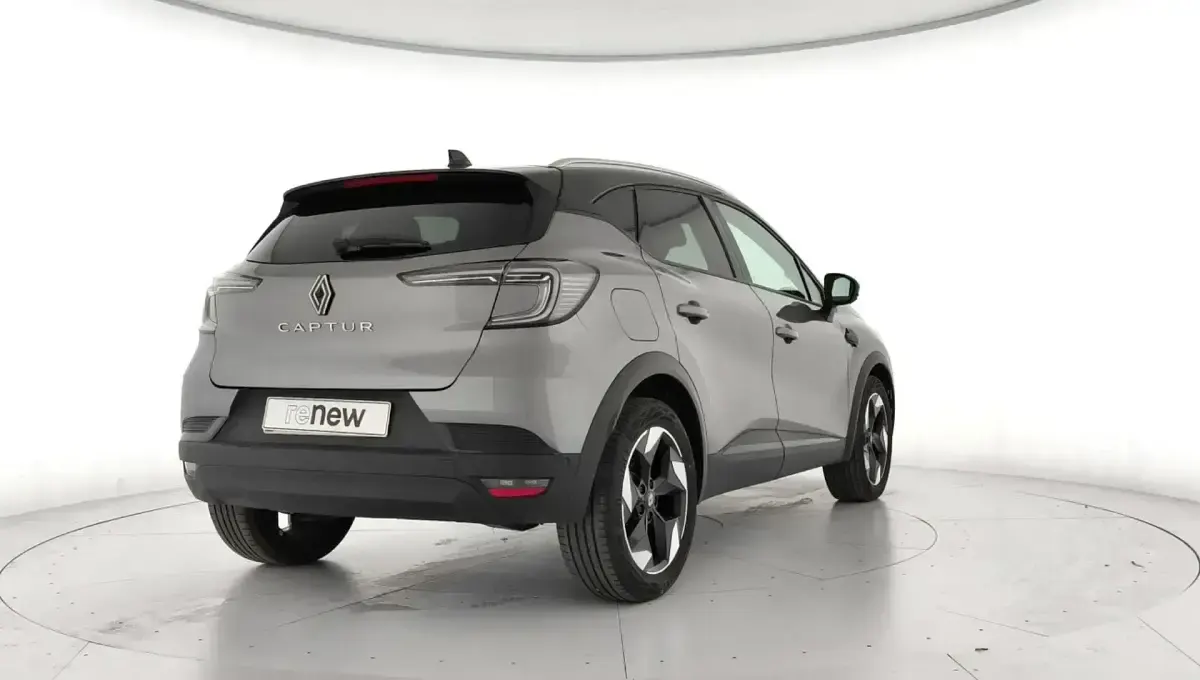 Usado Renault Captur Techno 100 CV (73 kW) 2025 Gris SUV