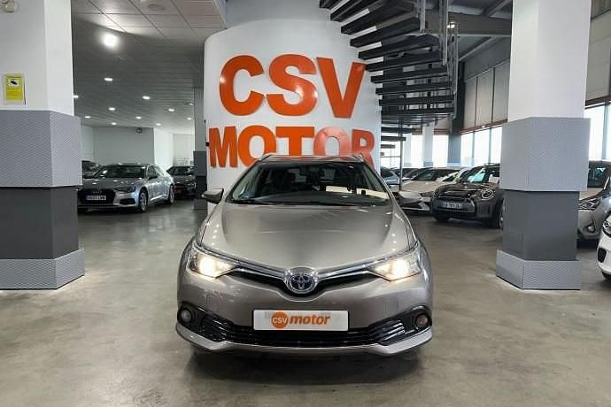 Usado Toyota Auris Hybrid Active 136 CV (100 kW) 2017 Gris Familiar