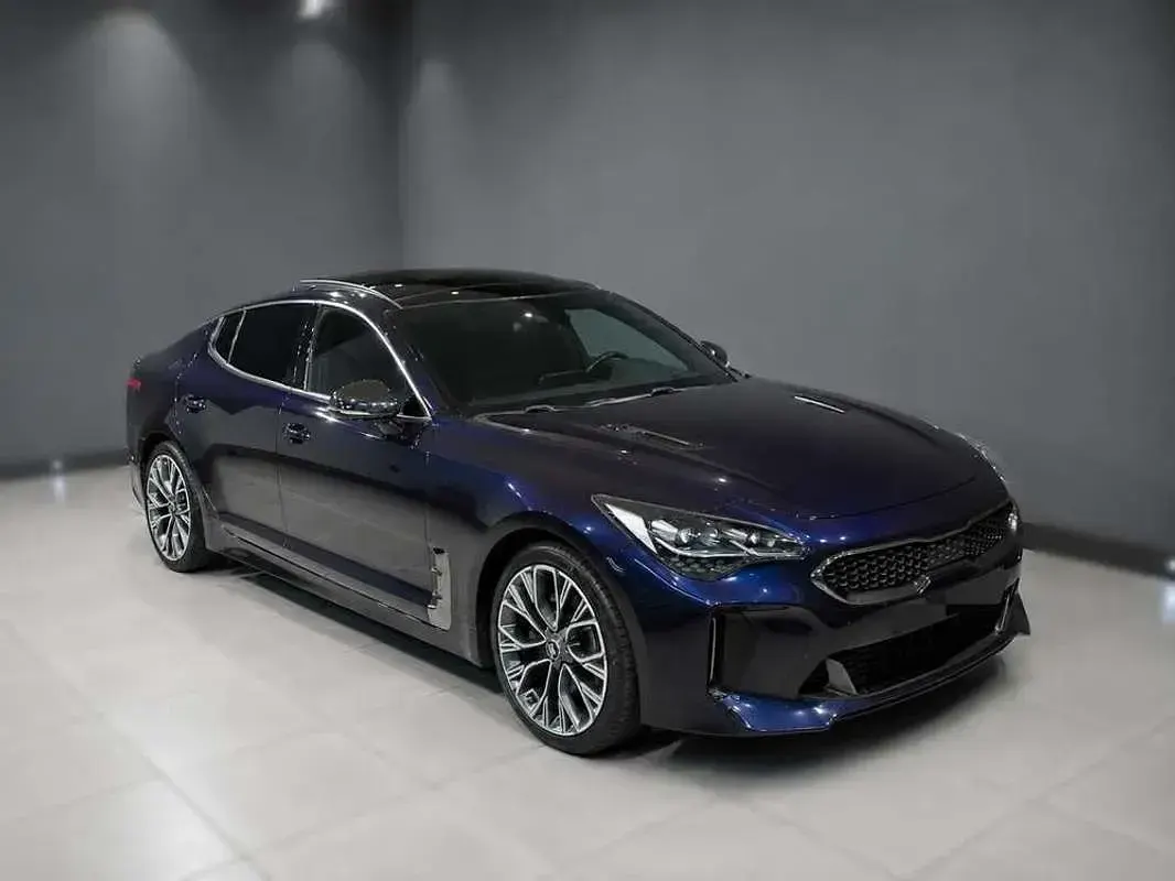 Usado Kia Stinger GT-Line 256 CV (188 kW) 2017 Azul Utilitario