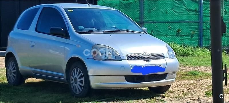Usado Toyota Yaris 68 CV (50 kW) 2003 Gris / plata Berlina