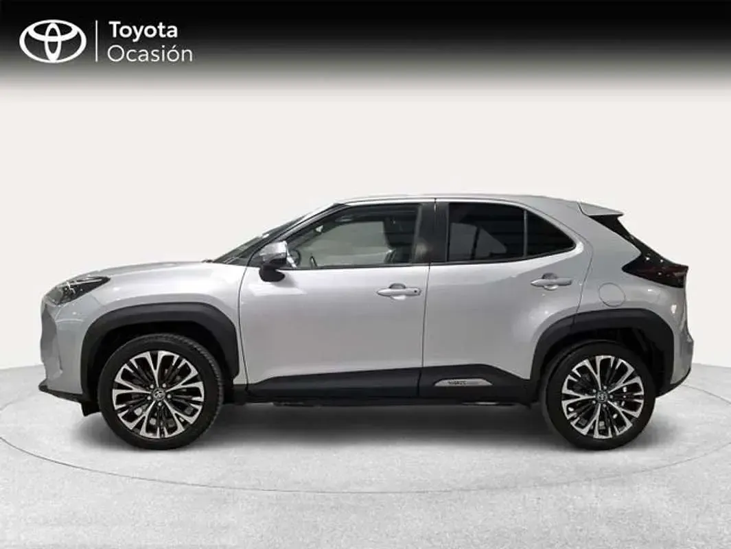 Usado Toyota Yaris Cross Plus 116 CV (85 kW) 2022 Plateado SUV