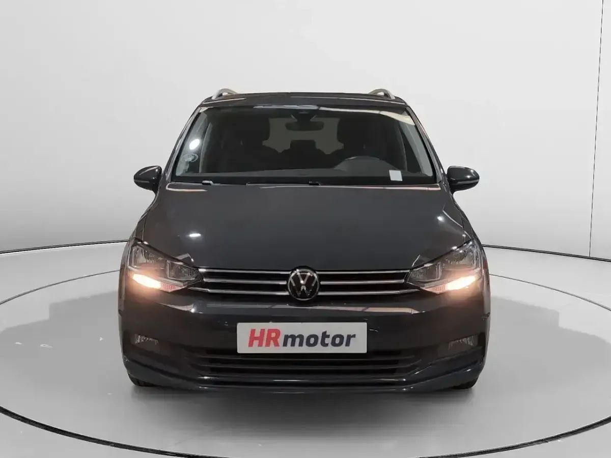 Usado VW Touran Advance 150 CV (110 kW) 2023 Gris / plata Monovolumen