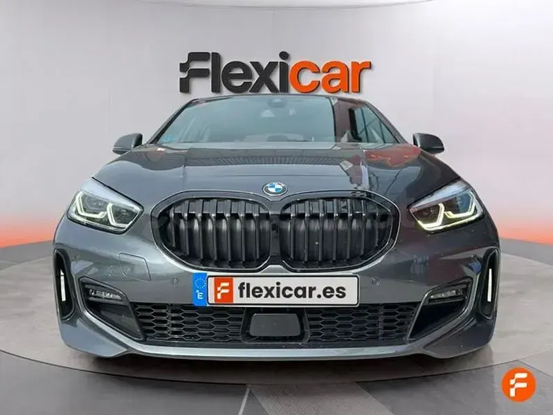 Usado BMW 118 150 CV (110 kW) 2020 Gris / plata Berlina