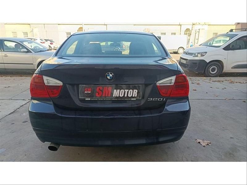 Usado BMW 320 150 CV (110 kW) 2005 Azul Berlina