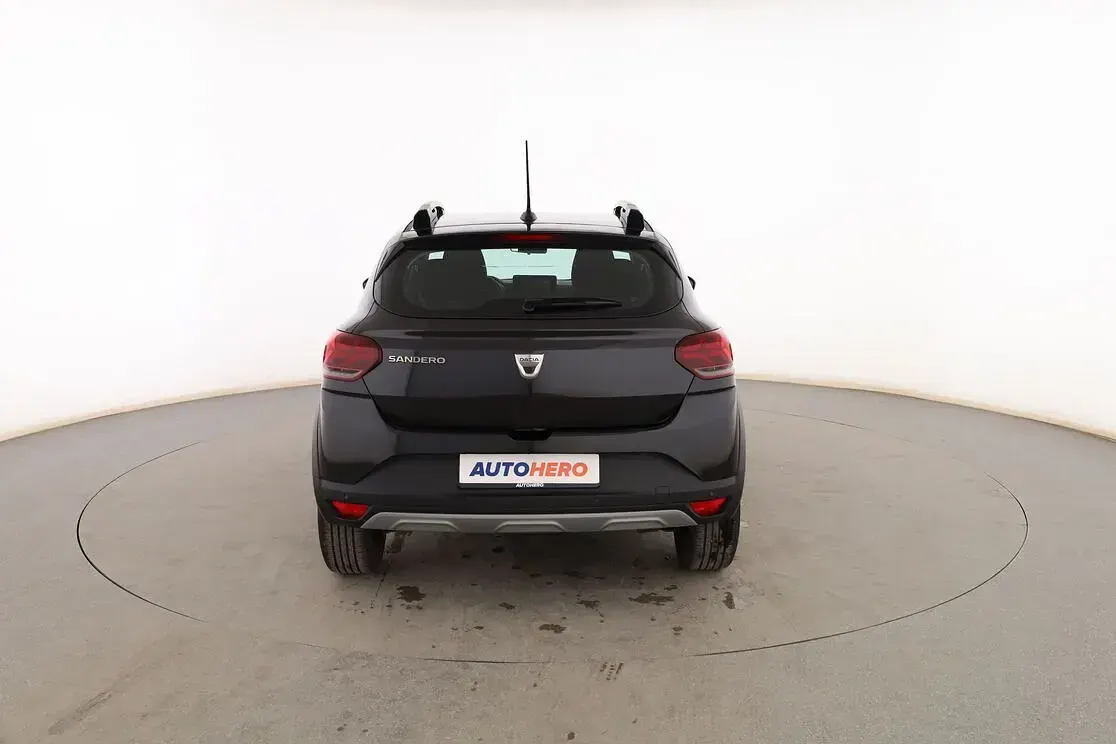 Usado Dacia Sandero Comfort 91 CV (66 kW) 2022 Negro Berlina