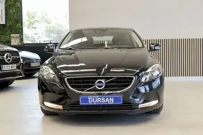 Usado Volvo V40 Momentum 180 CV (132 kW) 2014 Negro Utilitario