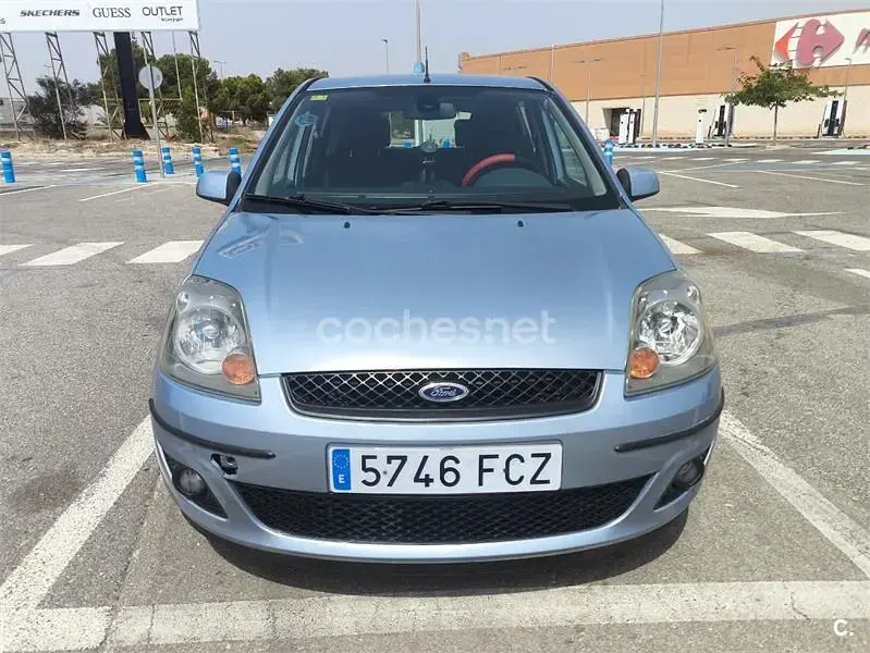 Usado Ford Fiesta 80 CV (58 kW) 2006 Azul Utilitario