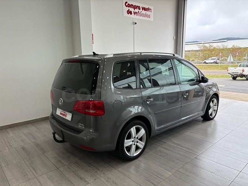Usado VW Touran Advance 140 CV (102 kW) 2015 Gris / plata Monovolumen