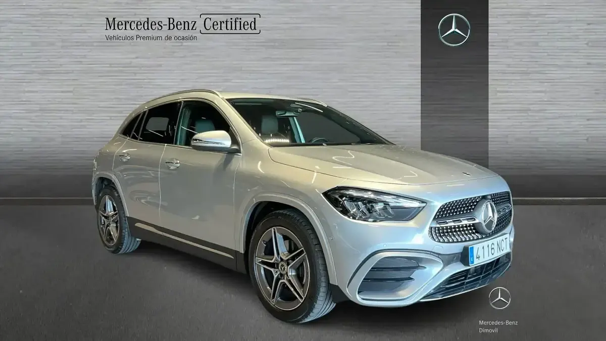 Usado Mercedes GLA200 150 CV (110 kW) 2025 Gris / plata SUV