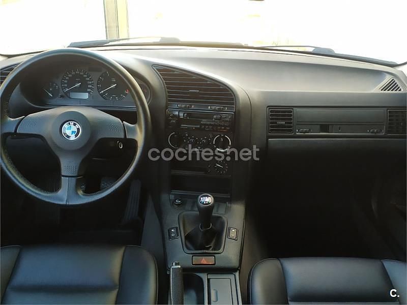 Usado BMW 320 150 CV (110 kW) 1992 Blanco Berlina