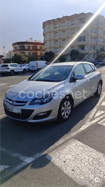 Gris / plata Usado 2015 Opel Astra Selective Berlina | 6300 € (Buen precio) - Imagen 1/4