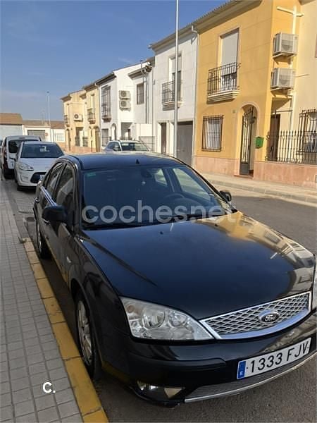 Usado Ford Mondeo Ghia 130 CV (95 kW) 2007 Negro Berlina