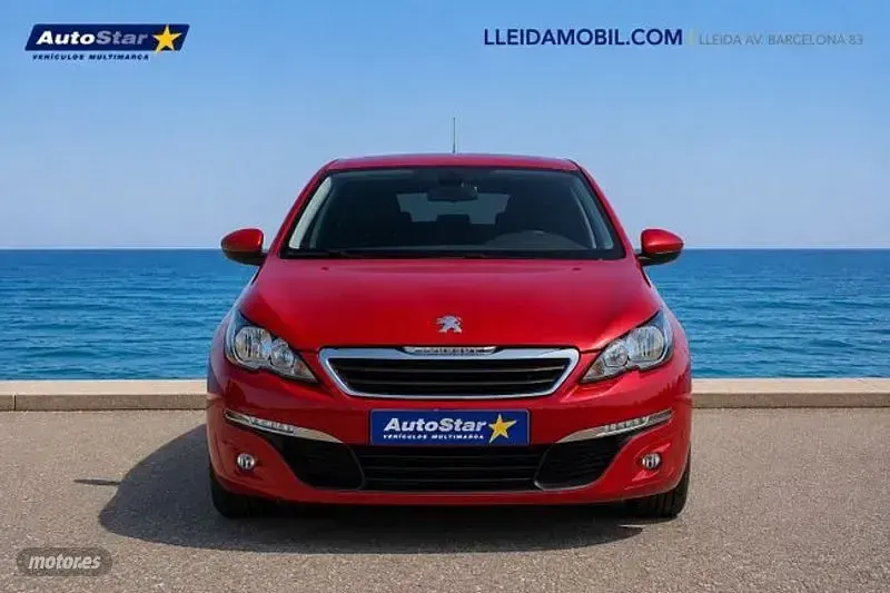 Usado Peugeot 308 Active 110 CV (80 kW) 2017 Rojo Berlina