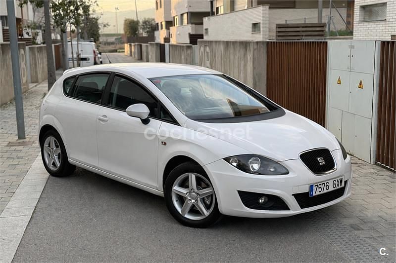 Usado Seat Leon Reference 105 CV (77 kW) 2010 Blanco Utilitario