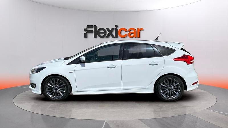 Usado Ford Focus ST-Line 125 CV (91 kW) 2018 Blanco Berlina