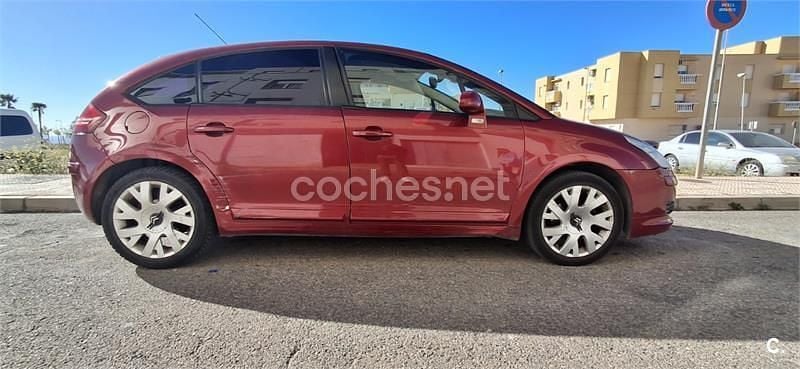 Begagnad Citroën C4 110 HK (80 kW) 2006 Röd Sedan