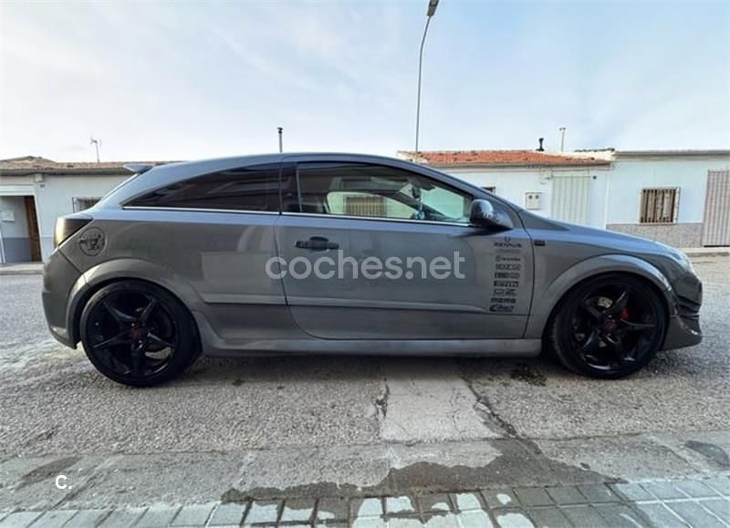 Usado Opel Astra GTC Sport 120 CV (88 kW) 2006 Gris / plata Berlina