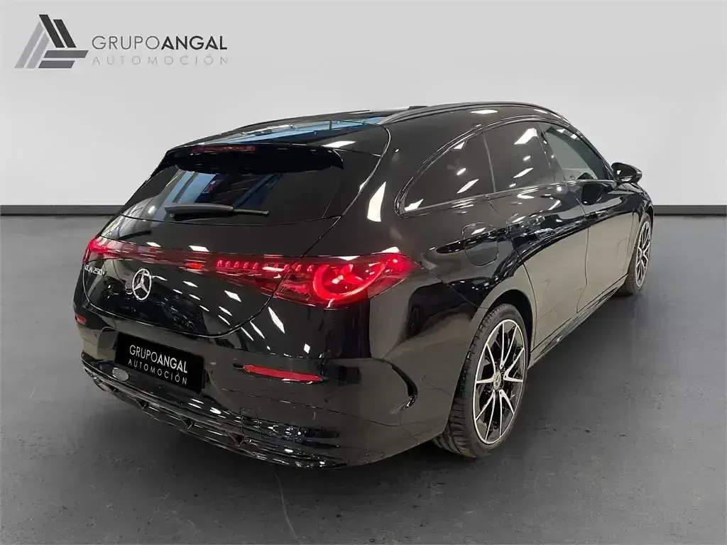 Nuevo Mercedes CLA250e Shooting Brake 200 kW (272 CV) 2026 Negro Familiar