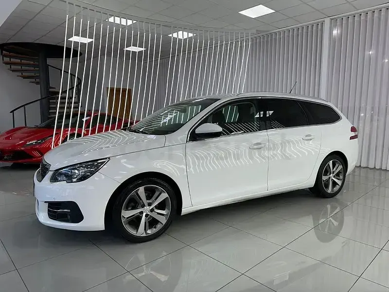 Usado Peugeot 308 SW Allure 130 CV (95 kW) 2021 Blanco Familiar