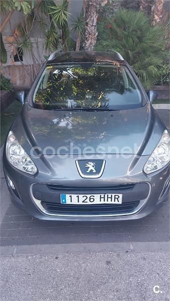 Gris / plata Usado 2011 Peugeot 308 Access Familiar | 4900 € (Precio justo) - Imagen 1/4