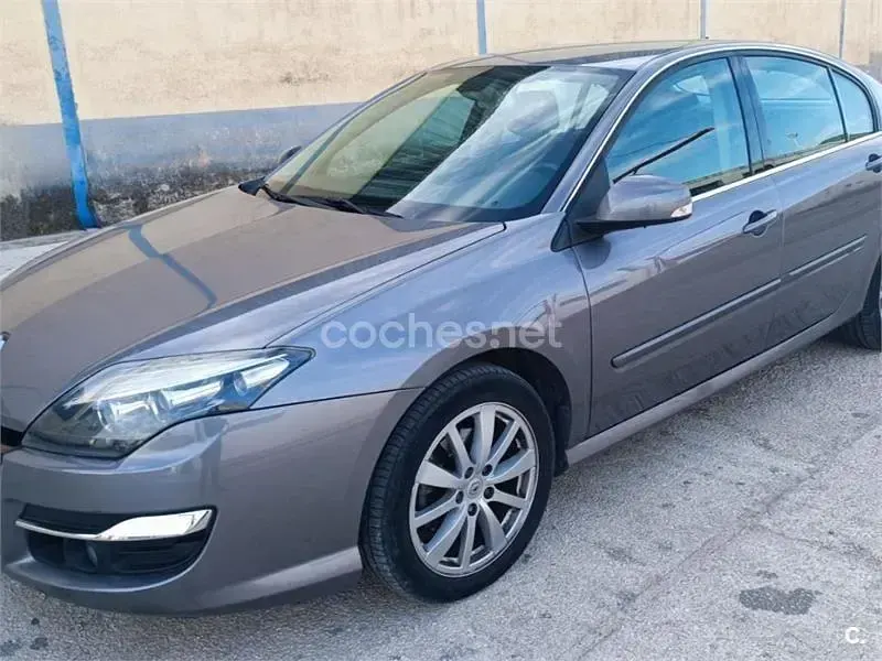 Usado Renault Laguna III Dynamique 130 CV (95 kW) 2012 Gris / plata Berlina