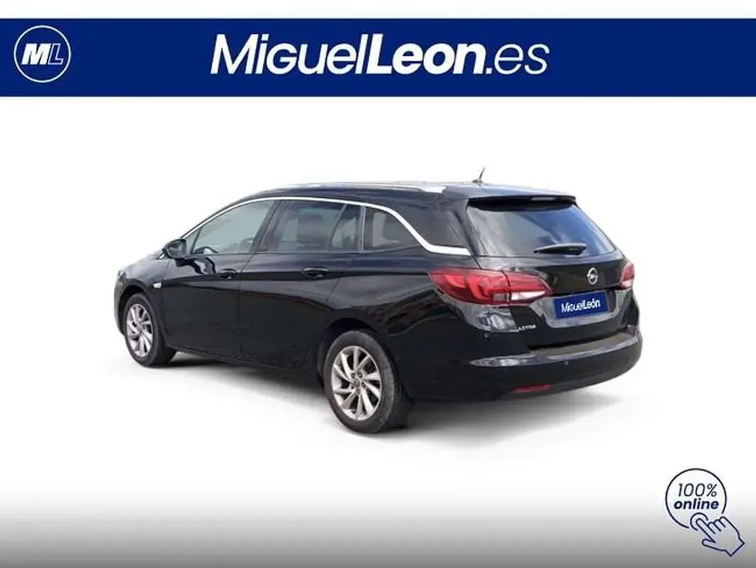 Usado Opel Astra Dynamic 126 CV (92 kW) 2019 Negro Familiar