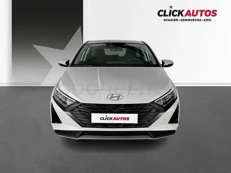 Usado Hyundai i20 84 CV (61 kW) 2025 Gris / plata Utilitario