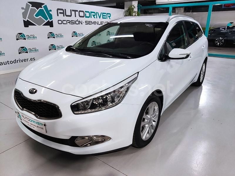 Blanco Usado 2013 Kia Ceed Sportswagon Familiar | 9800 € (Precio justo) - Imagen 1/4