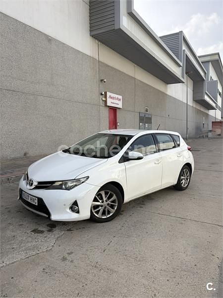 Brugt Toyota Auris Active 90 HK (66 kW) 2013 Hvid Sedan