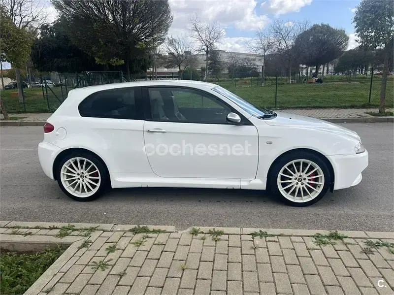 Usado Alfa Romeo 147 250 CV (183 kW) 2004 Blanco Utilitario