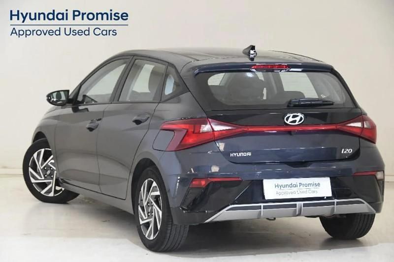 Usado Hyundai i20 100 CV (73 kW) 2025 Gris/plata Utilitario