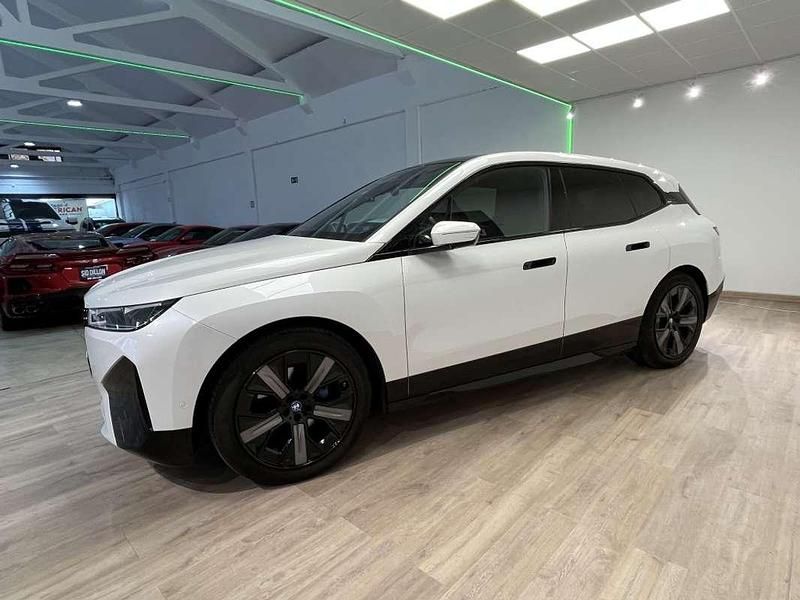 Używany BMW i7 M Sport 334 kW (455 KM) 2023 Biały Sedan/Limuzyna