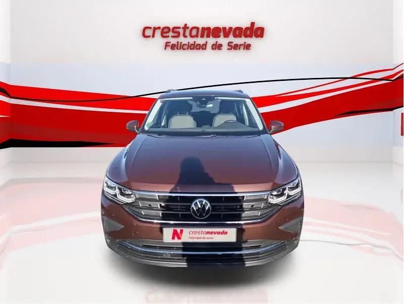 Usado VW Tiguan Life 122 CV (89 kW) 2021 Marrón SUV