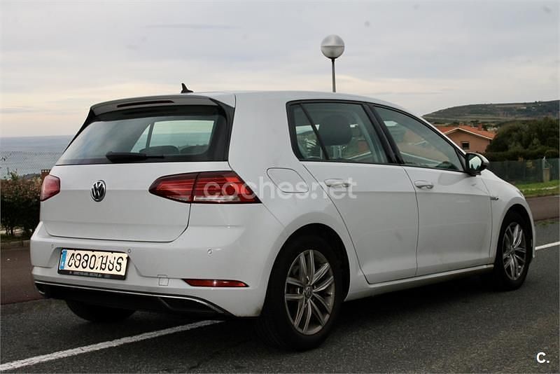 Blanco Usado 2019 VW Golf Advance Berlina | 13.290 € (Super precio) - Imagen 1/4
