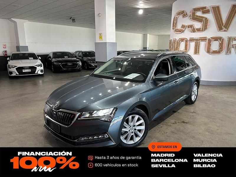 Gris Usado 2021 Skoda Superb Ambition Familiar | 19.850 € (Precio justo) - Imagen 1/4