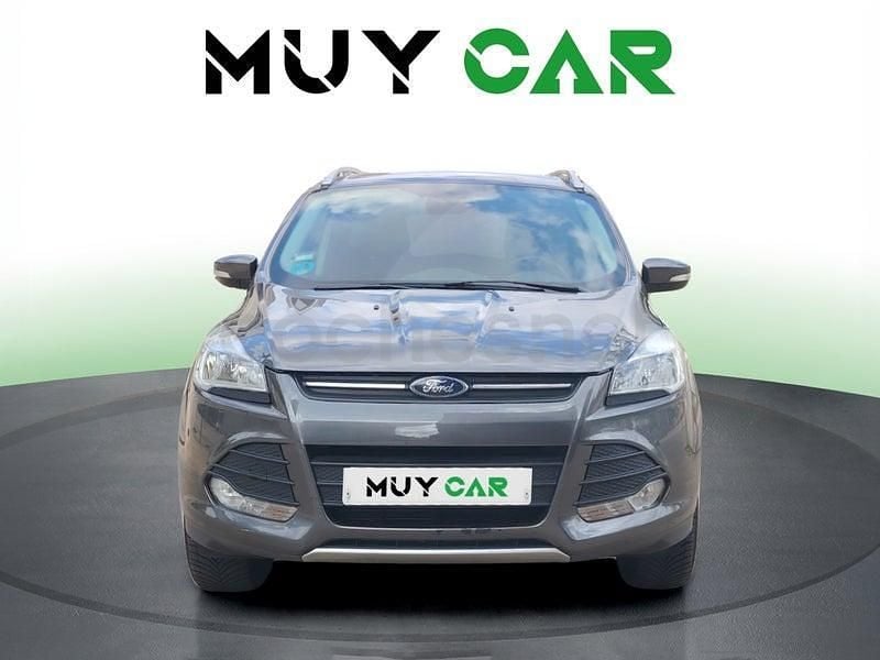 Usado Ford Kuga Trend 120 CV (88 kW) 2016 Gris / plata SUV