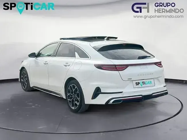Usado Kia ProCeed GT-Line 160 CV (117 kW) 2023 Blanco Familiar