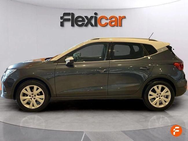 Usado Seat Arona Xperience 110 CV (80 kW) 2022 Gris / plata SUV