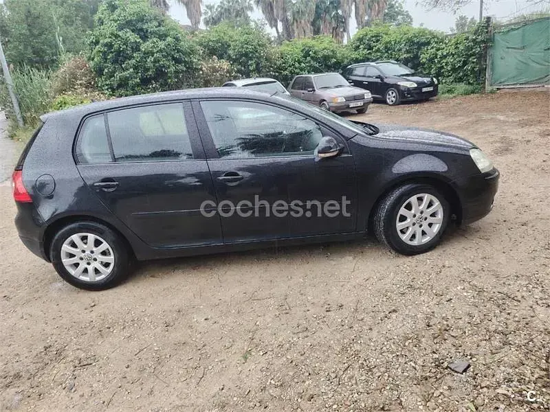 Usado VW Golf IV Conceptline 90 CV (66 kW) 2005 Negro Berlina